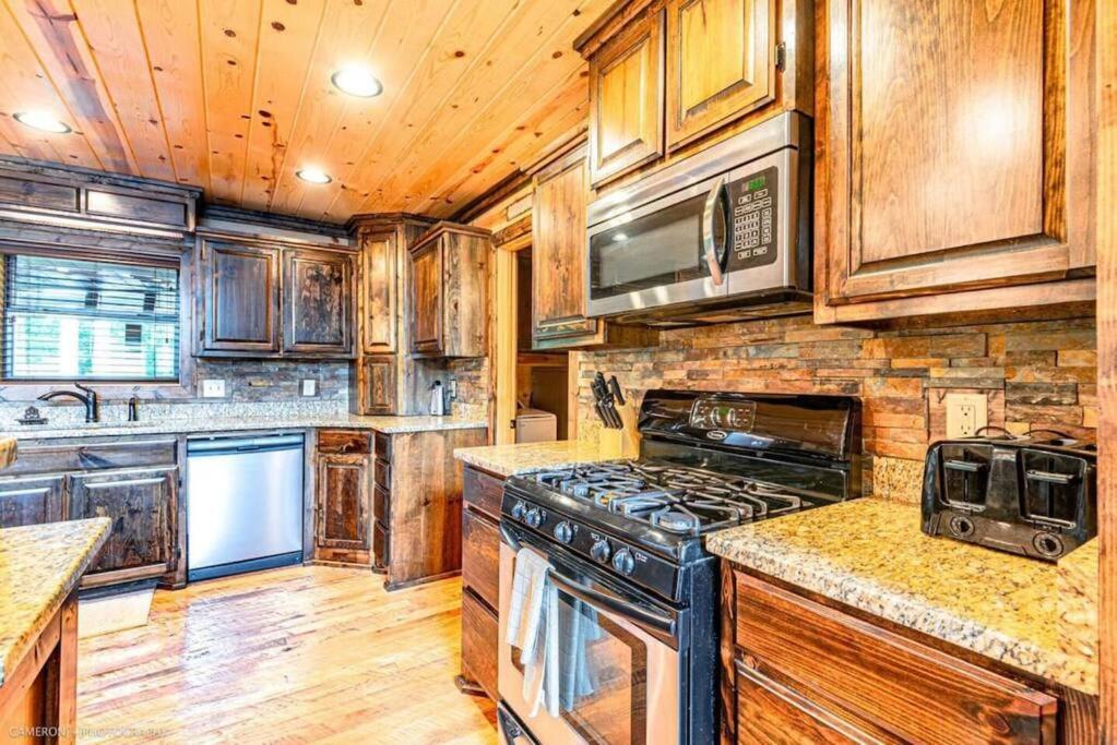 Iron Horse Lodge Sleeps 18, Games, Fire Pit, Hot Tub, Ev, More Broken Bow Ngoại thất bức ảnh
