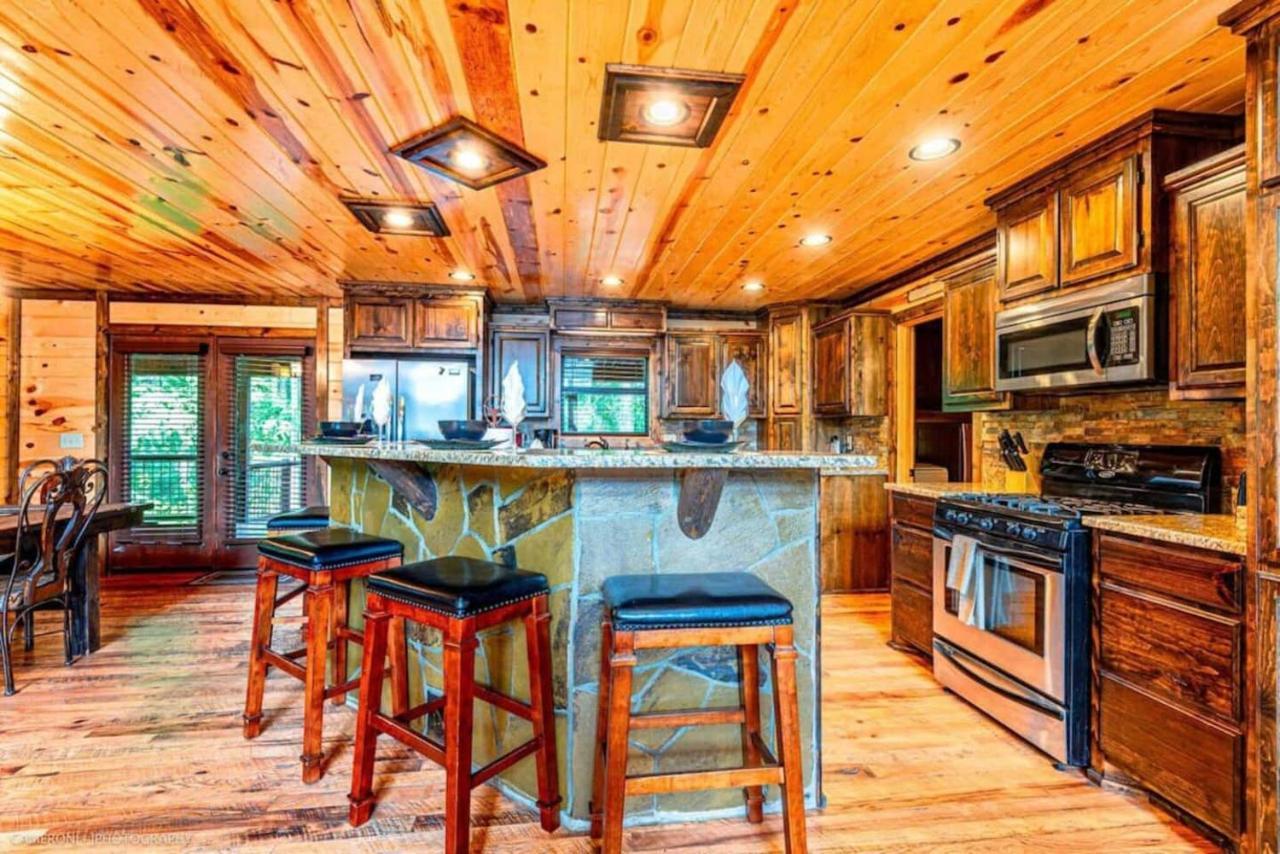 Iron Horse Lodge Sleeps 18, Games, Fire Pit, Hot Tub, Ev, More Broken Bow Ngoại thất bức ảnh