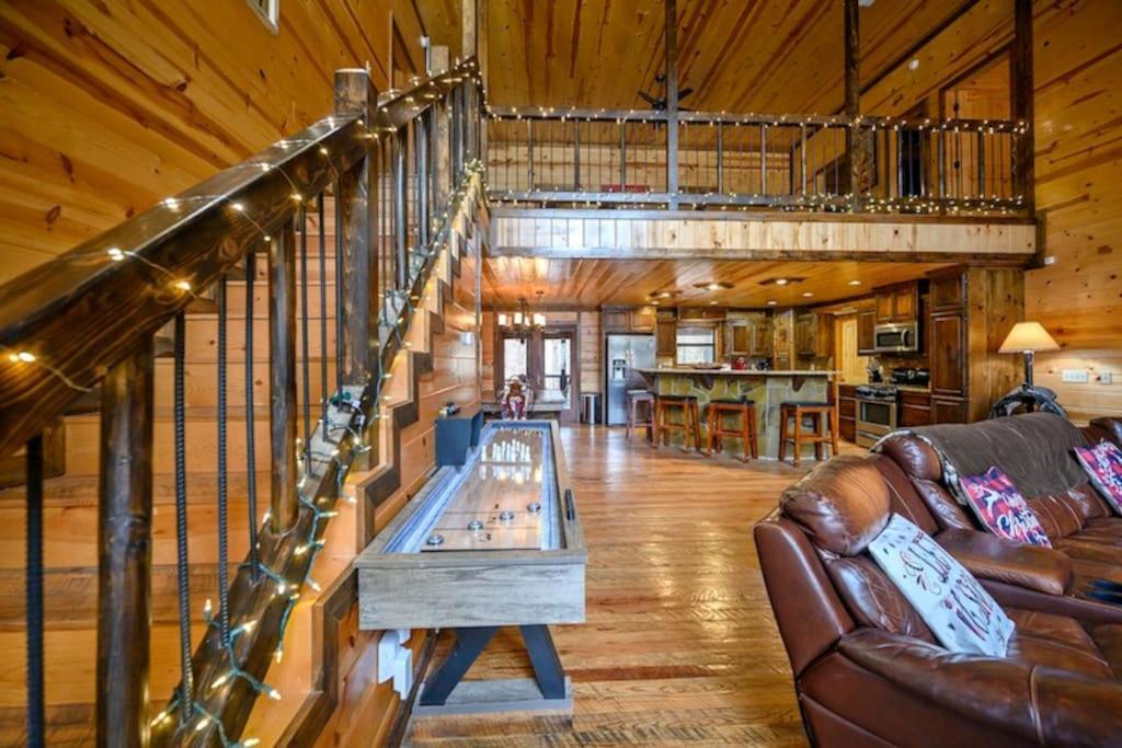 Iron Horse Lodge Sleeps 18, Games, Fire Pit, Hot Tub, Ev, More Broken Bow Ngoại thất bức ảnh