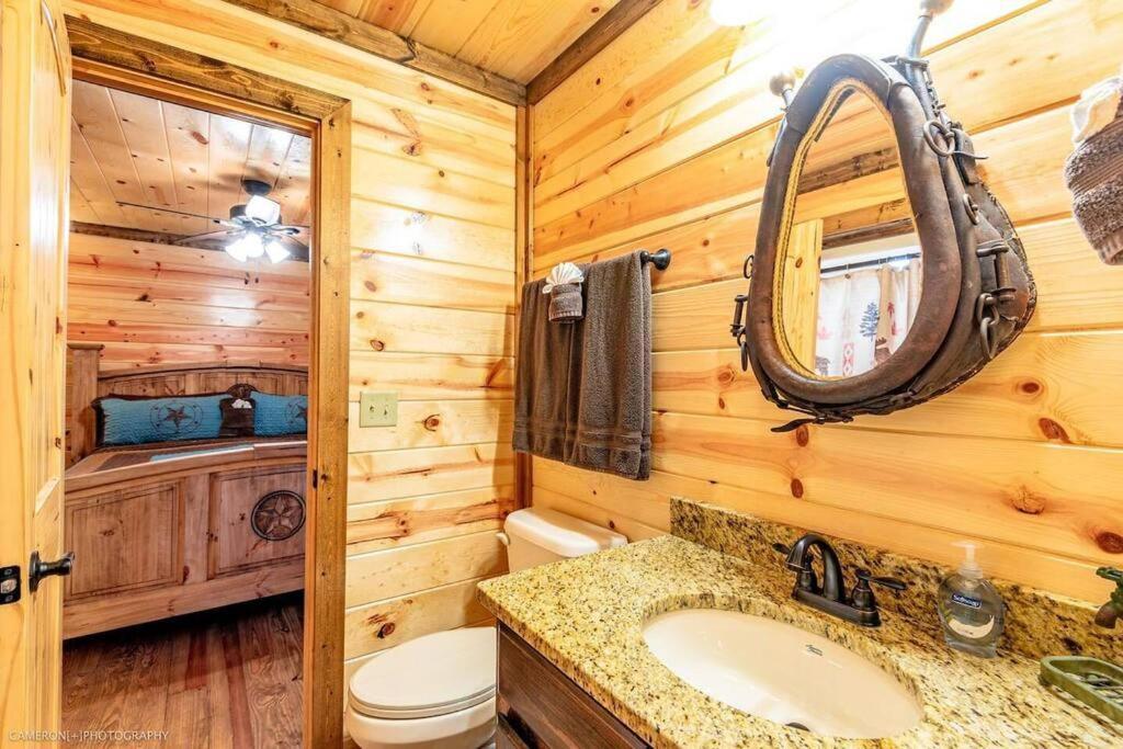 Iron Horse Lodge Sleeps 18, Games, Fire Pit, Hot Tub, Ev, More Broken Bow Ngoại thất bức ảnh