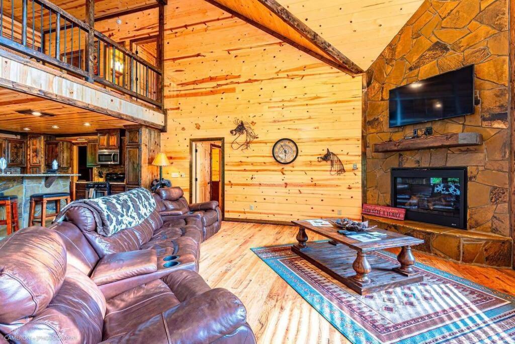 Iron Horse Lodge Sleeps 18, Games, Fire Pit, Hot Tub, Ev, More Broken Bow Ngoại thất bức ảnh