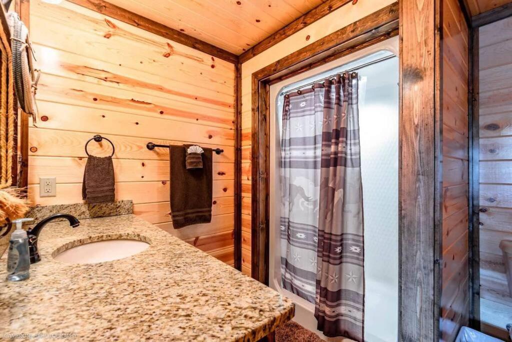 Iron Horse Lodge Sleeps 18, Games, Fire Pit, Hot Tub, Ev, More Broken Bow Ngoại thất bức ảnh