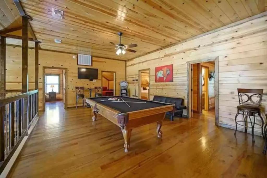 Iron Horse Lodge Sleeps 18, Games, Fire Pit, Hot Tub, Ev, More Broken Bow Ngoại thất bức ảnh