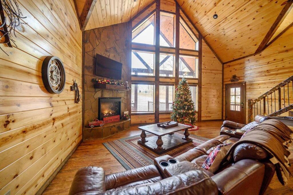 Iron Horse Lodge Sleeps 18, Games, Fire Pit, Hot Tub, Ev, More Broken Bow Ngoại thất bức ảnh
