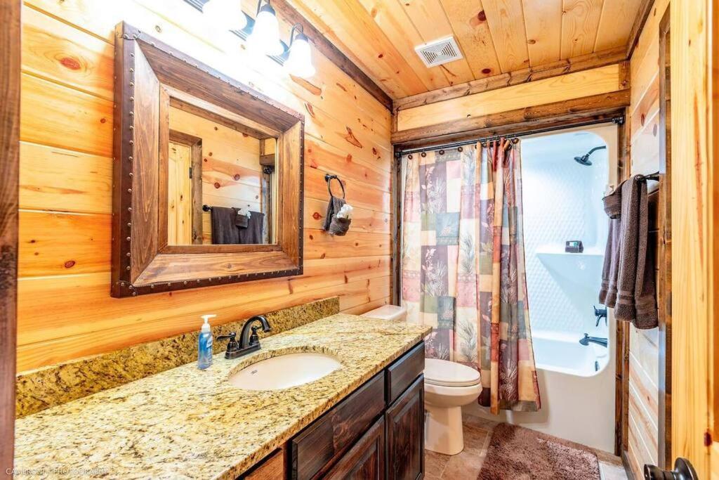 Iron Horse Lodge Sleeps 18, Games, Fire Pit, Hot Tub, Ev, More Broken Bow Ngoại thất bức ảnh