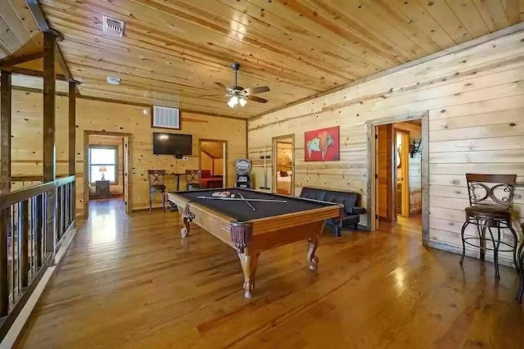 Iron Horse Lodge Sleeps 18, Games, Fire Pit, Hot Tub, Ev, More Broken Bow Ngoại thất bức ảnh