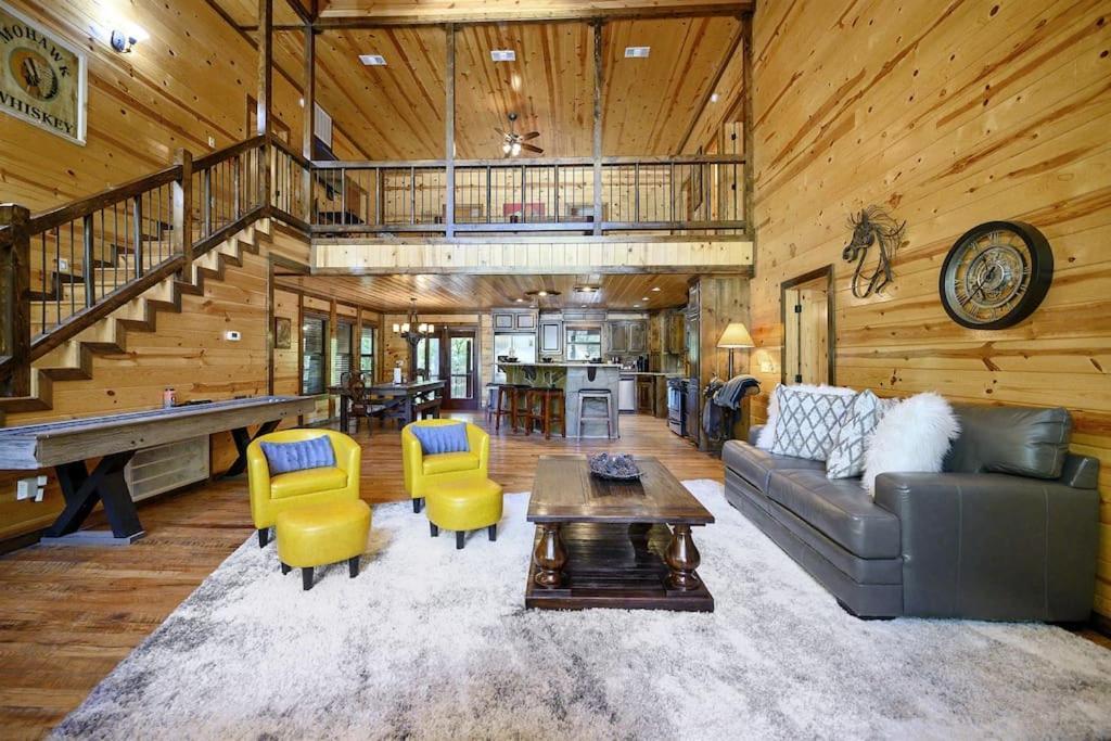 Iron Horse Lodge Sleeps 18, Games, Fire Pit, Hot Tub, Ev, More Broken Bow Ngoại thất bức ảnh