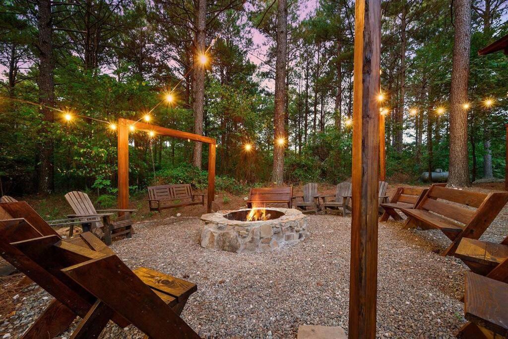 Iron Horse Lodge Sleeps 18, Games, Fire Pit, Hot Tub, Ev, More Broken Bow Ngoại thất bức ảnh